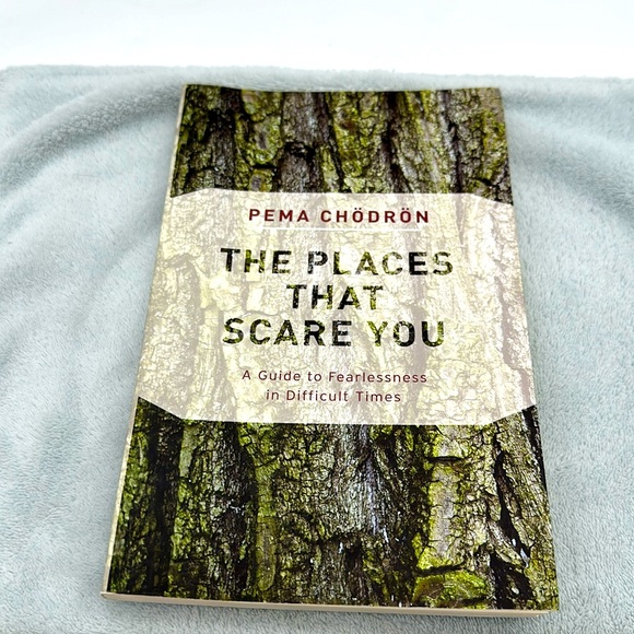 The Places That Scare You-Author Pema Chodron Paperback Book - Picture 1 of 8